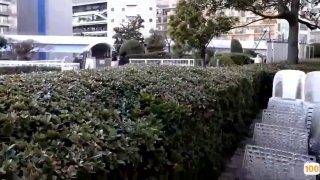 多米尼克大三师姐在学校综合楼角落全裸露出自慰，最后有人上来赶紧停止，